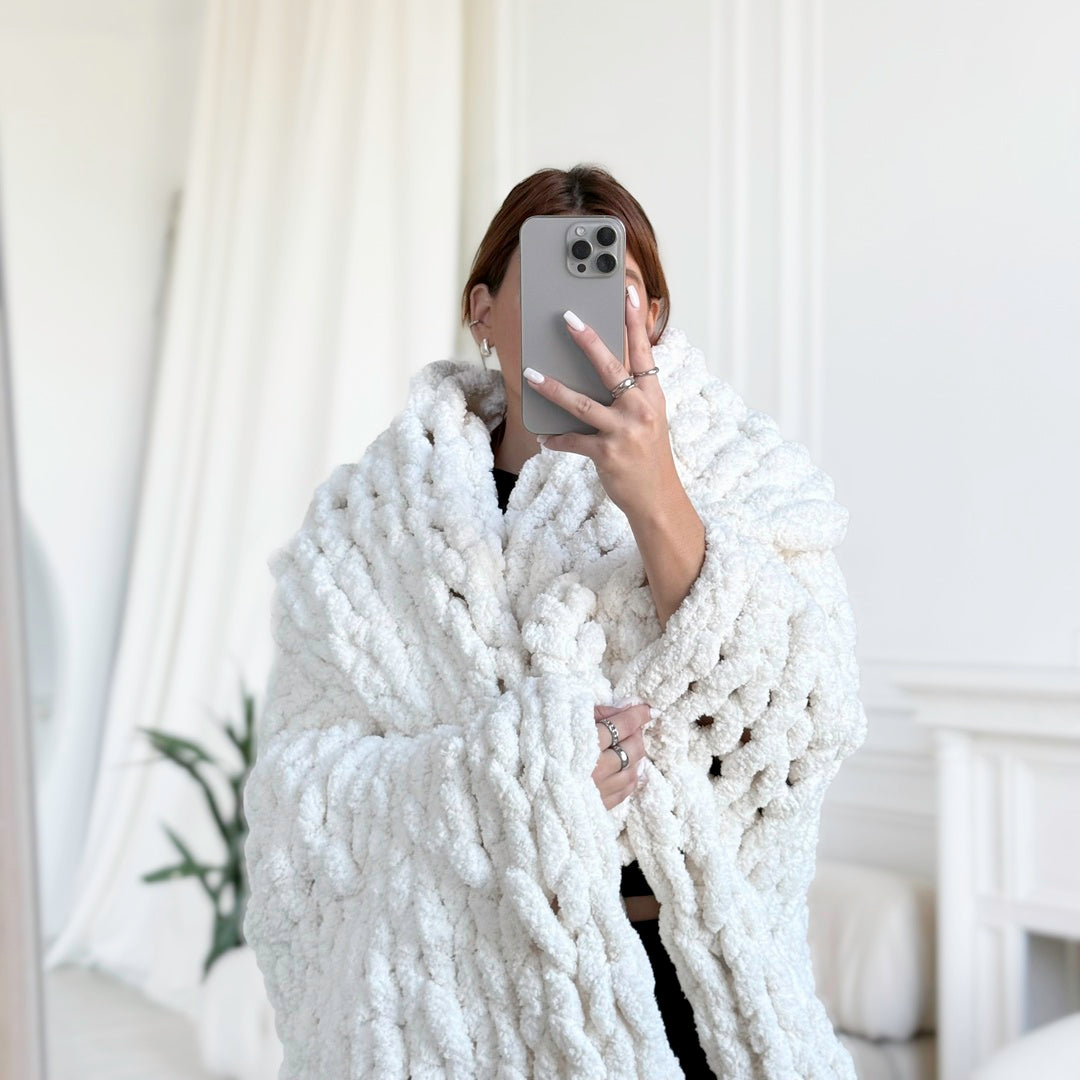 Thick, soft throw blanket perfect for lounging